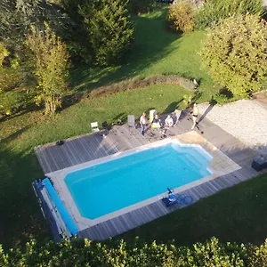gite-le-cedre-bleu.hotels-rhonealpes.com/